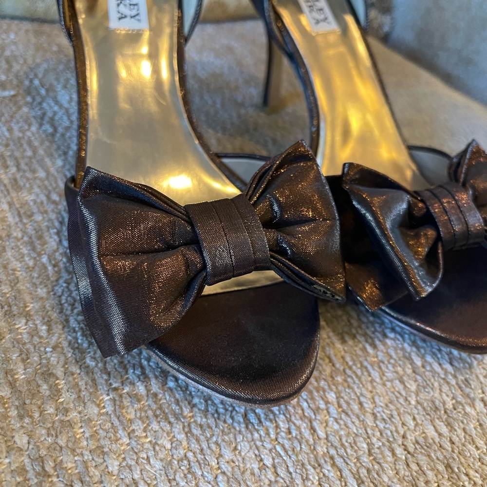 Badgley Mischka Bow Heels - Picture 2 of 8